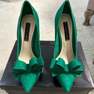 STEPHEN by STEVE MADDEN GORGEOUS green suade pumps size 8 1/2. Worn once